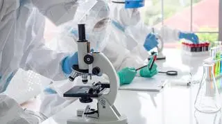 Brytyjski rząd zapowiada szybkie testy na obecność koronawirusa