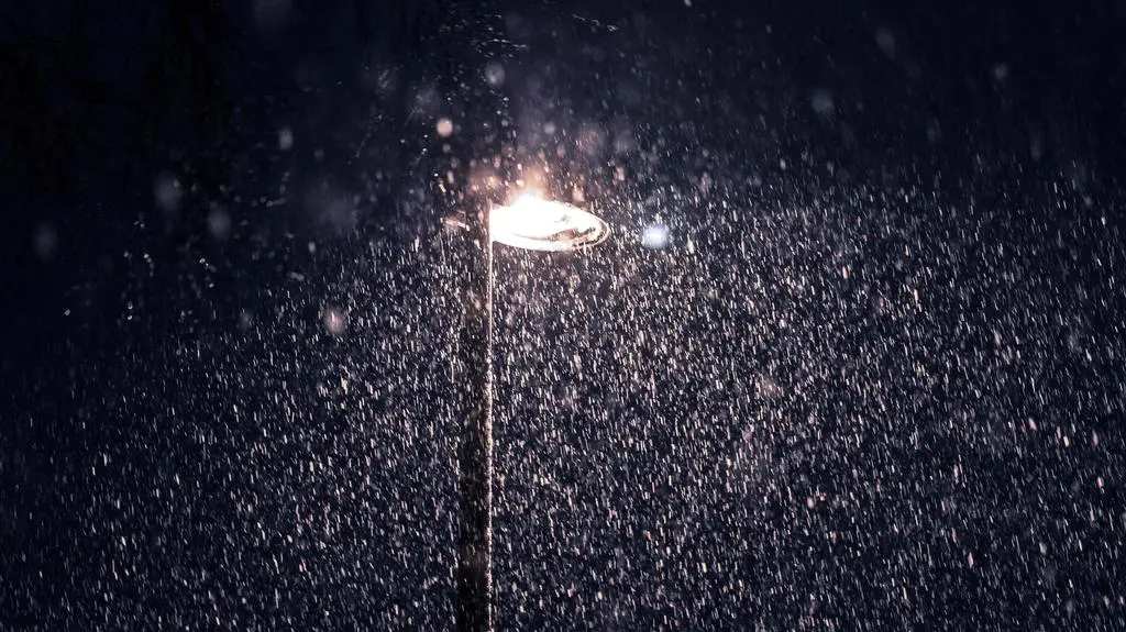 Śnieg, mgły i przymrozki. Alarmy dla 13 województw