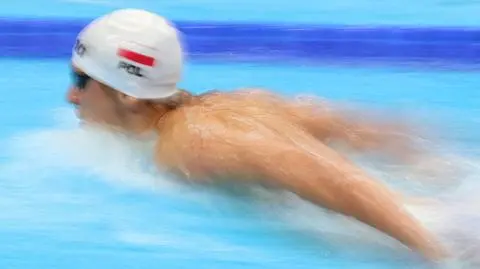 Motylkiem do finału. 17-letni Polak z rekordem i życiową szansą