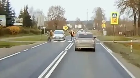 Zignorowała dzieci na pasach i mężczyznę, który znakiem "stop" machał jej przed maską