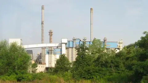 Pożar w hucie szkła, jedna osoba ranna, 19 ewakuowanych