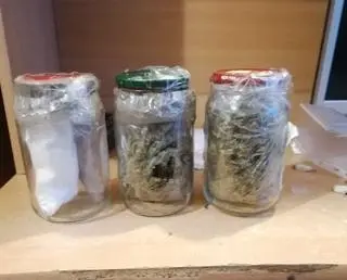 W mieszkaniu 23-latka policjanci znaleźli 250 gram narkotyków 