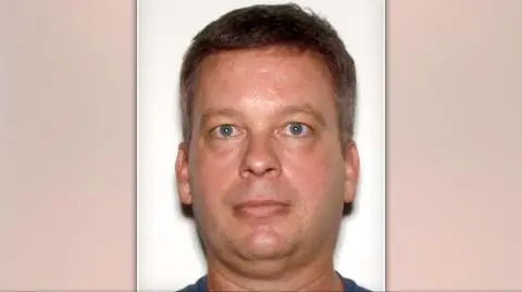 Miał wyłudzić 32 miliony dolarów na "dystrybucję Biblii". Fałszywy misjonarz poszukiwany