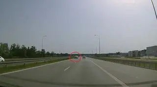 Niebezpiecznie na drodze ekspresowej S8 pod Piotrkowem Trybunalskim. Kierowca jechał pod prąd