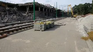 Na przyszłym przystanku na wysokości ronda Kaponiera pojawiła się kostka brukowa