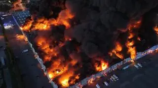 Pożar centrum handlowego na Białołęce