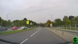 Biały opel jechał pod prąd
