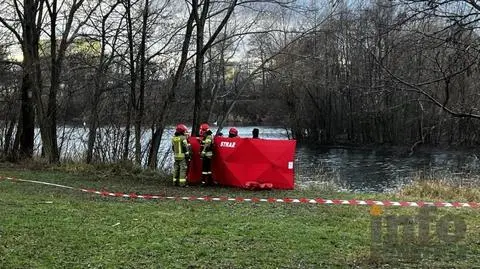 Konin. Strażacy wyłowili ze stawu zwłoki mężczyzny