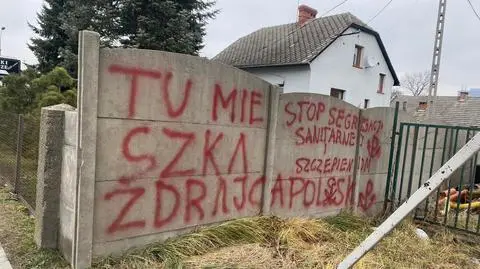 Zniszczony płot