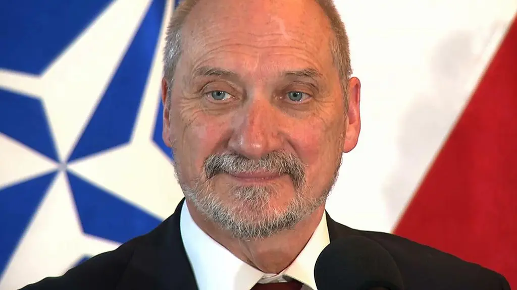Macierewicz zostaje w rządzie. Sejm odrzucił wniosek o wotum nieufności