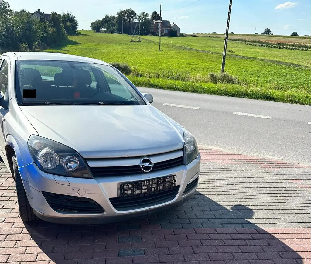 Odpadła mu tablica rejestracyjna 