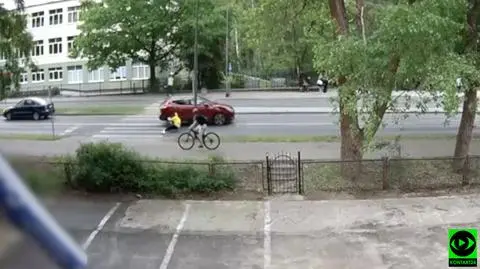Nastolatka weszła na przejście, uderzyło w nią auto