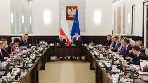 Kancelaria premiera: wzrost wynagrodzeń, więcej dyrektorów, fundusz covidowy bez nadzoru