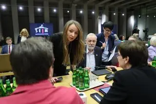 Obrady sejmowej komisji nad wotum nieufności dla Przemysława Czarnka