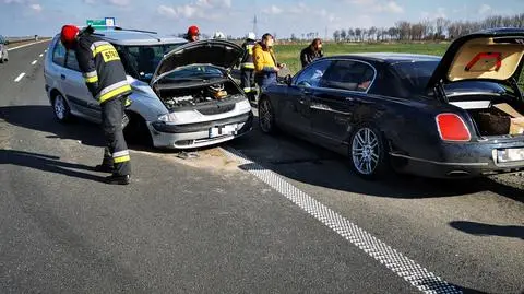 Rozbite luksusowe auta, wszystko przez awarię koła