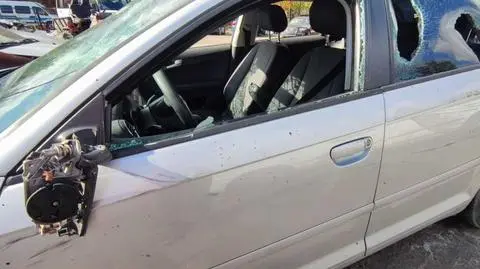 Autostopowicz odpowie za pobicie i porwanie 19-latka. Przed policją schował się pod słomą