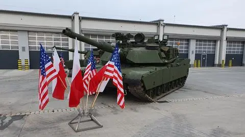 MOD chief signs purchase deal on 116 M1A1 Abrams tanks