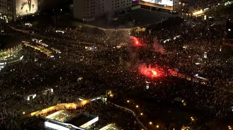 Protestujący na rondzie Dmowskiego 