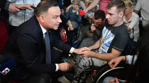 Prezydent u protestujących rodziców