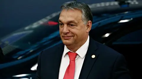 "Parodia rzeczywistości, która pada na podatny grunt". Media pod rządami Orbana