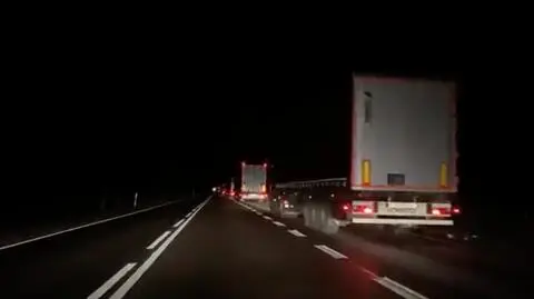 Ciężarówki zmierzają w stronę przejścia granicznego Kuźnica-Bruzgi 