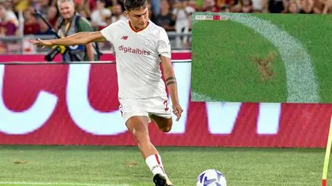 Piłka za linią, wyrwany kawałek trawy. "Najgorszy rzut rożny w historii"