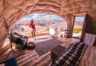 Glamping jest formą kempingu, która zyskuje na popularności