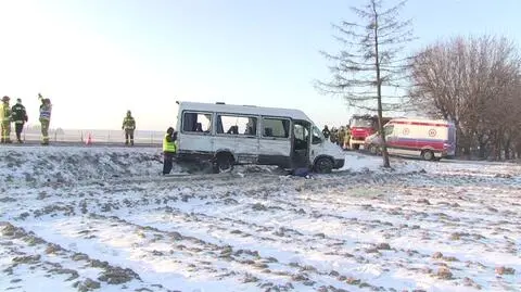 Zderzenie tira z busem. Policja: są poszkodowani, kierowca ciężarówki odjechał z miejsca zdarzenia