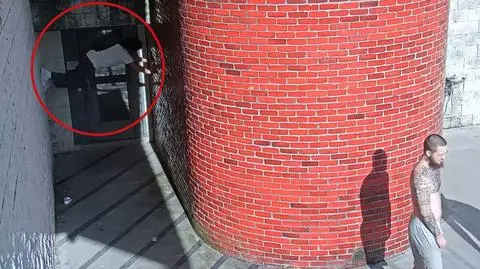 Nagranie pokazuje, w jaki sposób skazany zabójca dostał się na dach więzienia