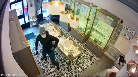 Rozpylił gaz i ukradł biżuterię. Szukają sprawcy napadu na jubilera