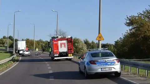 Motorowerzysta zderzył się z ciężarówką 