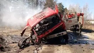 Zniszczony po eksplozji wóz strażacki