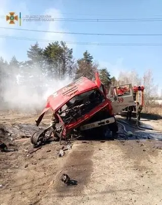 Zniszczony po eksplozji wóz strażacki