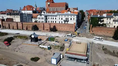 Musieli wstrzymać prace tuż po ich rozpoczęciu. Koparka odsłoniła prawdopodobnie ślady XIII-wiecznego kościoła