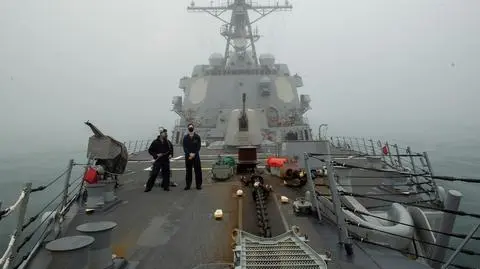 Przez cieśninę przepłynął niszczyciel USS Sampson