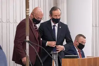 Marszałek Senatu Tomasz Grodzki oraz wicemarszałek Senatu Michał Kamiński na sali obrad Senatu
