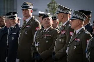 Generał broni Wiesław Kukuła podczas uroczystości przekazania obowiązków szefa Sztabu Generalnego Wojska Polskiego, 17 października 2023 r.