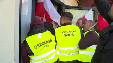 Marek Kuchciński przyjechał spotkać się ze zwolennikami partii, na spotkanie nie chciano wpuścić niezadowolonych rolników