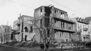 Narożnik ulic Roosevelta i Słowackiego po wojnie