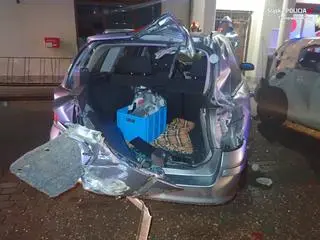 Pijany traktorzysta zahaczył bronami dwa samochody