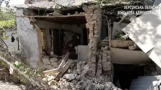 Ostrzelany budynek w Chersoniu 