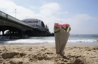 Plaża w Bournemouth dzień po tragedii.