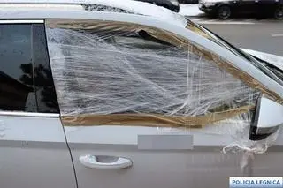 Auto po włamaniu się w Legnicy