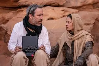 Denis Villeneuve i Rebecca Ferguson na planie "Diuna: Część druga"