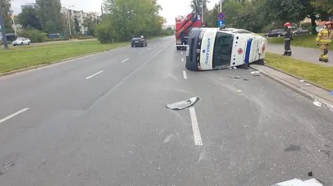 Zderzenie karetki z samochodem osobowym w Łodzi