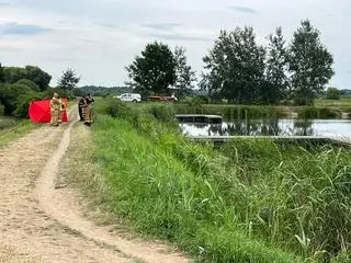 Strażacy wyłowili ciało z zalewu  