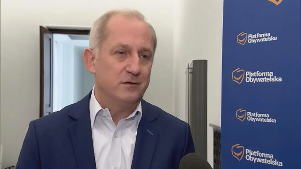 Prawdziwy korpoludek który dla kariery zrobi wszystko