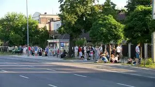 Kolejka przed ambasadą Białorusi