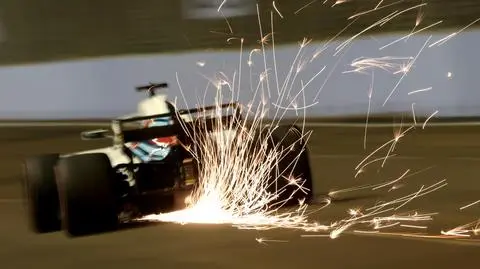 FIA reaguje na problem "dobijania" bolidów. Mercedes może wpaść z deszczu pod rynnę