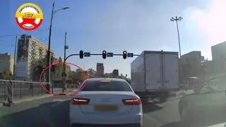 Kierowca autobusu wjechał na czerwonym świetle i skręcił w lewo z pasa dla jadących na wprost
